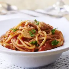 Pyszne spaghetti z piersi kurczaka – łatwy przepis na obiad