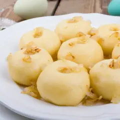 Ile gotować kluski śląskie mrożone, aby były idealnie miękkie?