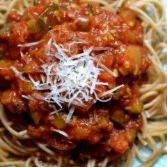 Wyjątkowy sos do spaghetti z cukinii, który zachwyci Twoje podniebienie