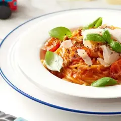 Szybkie spaghetti bolognese z pomidorami z puszki - prosta receptura