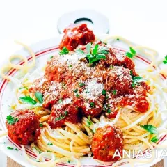 Spaghetti bolognese z pulpecikami – łatwy przepis na pyszne danie