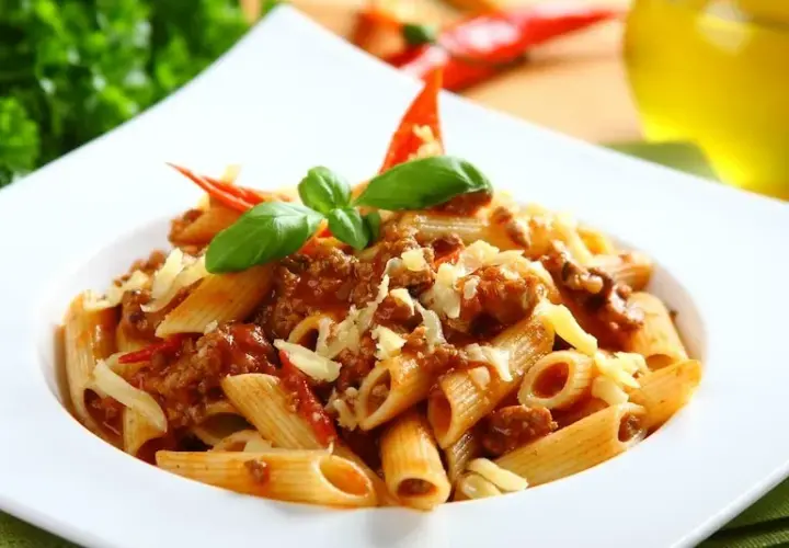 Penne bolognese: prosty przepis na pyszne danie bez stresu