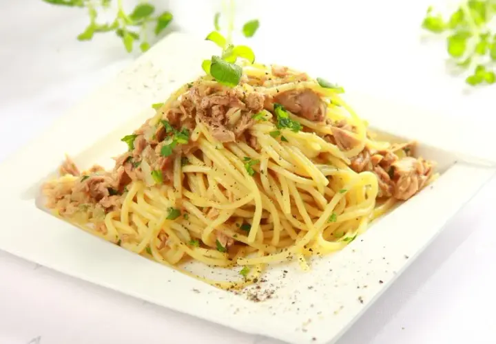 Szybki przepis na spaghetti z tuńczykiem, które zachwyci każdego