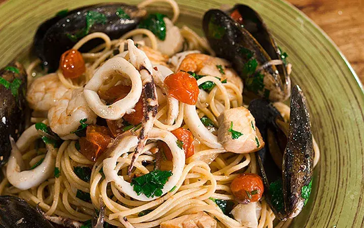 Spaghetti marinara: tradycyjny przepis i sekrety idealnego sosu