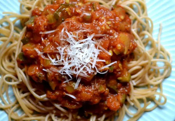 Wyjątkowy sos do spaghetti z cukinii, który zachwyci Twoje podniebienie