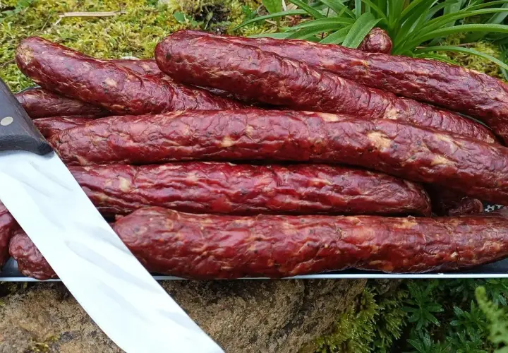 Najlepszy przepis na kiełbasę z sarny – smaczne i proste metody