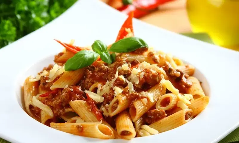 Penne bolognese: prosty przepis na pyszne danie bez stresu
