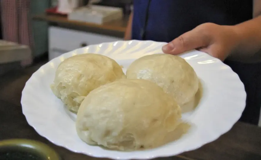 Czy kluski na parze są tuczące? Sprawdź ich kaloryczność i wpływ na dietę