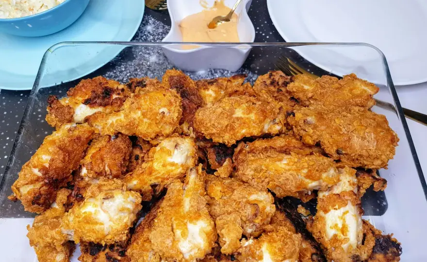 Skrzydełka z kurczaka jak z KFC – przepis na chrupiące danie w domu