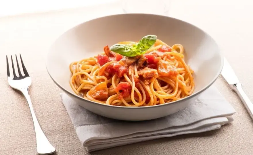 Jak Włosi jedzą spaghetti – poznaj tradycyjne techniki i zwyczaje