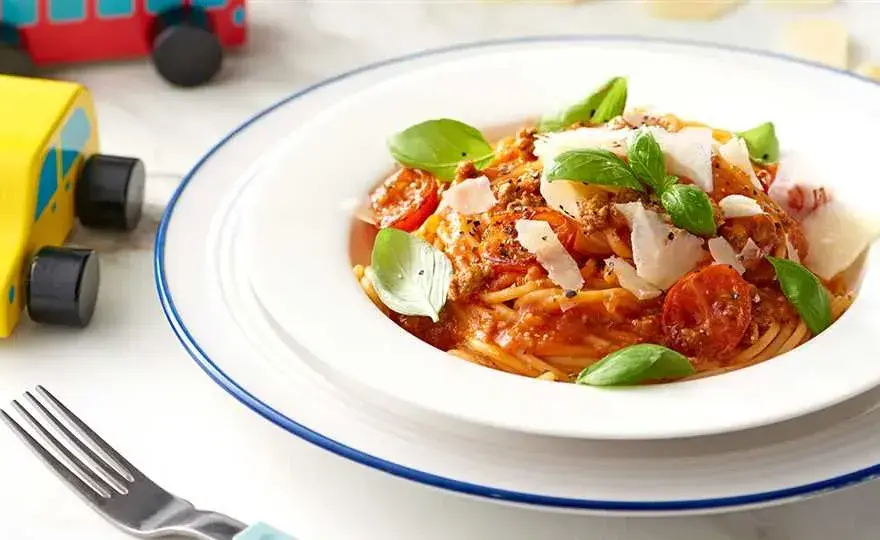 Szybkie spaghetti bolognese z pomidorami z puszki - prosta receptura