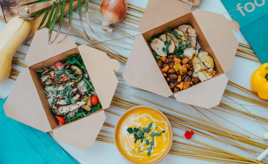 Czy zdrowy catering dietetyczny może zastąpić wizytę u dietetyka – kiedy wystarczy gotowe menu?