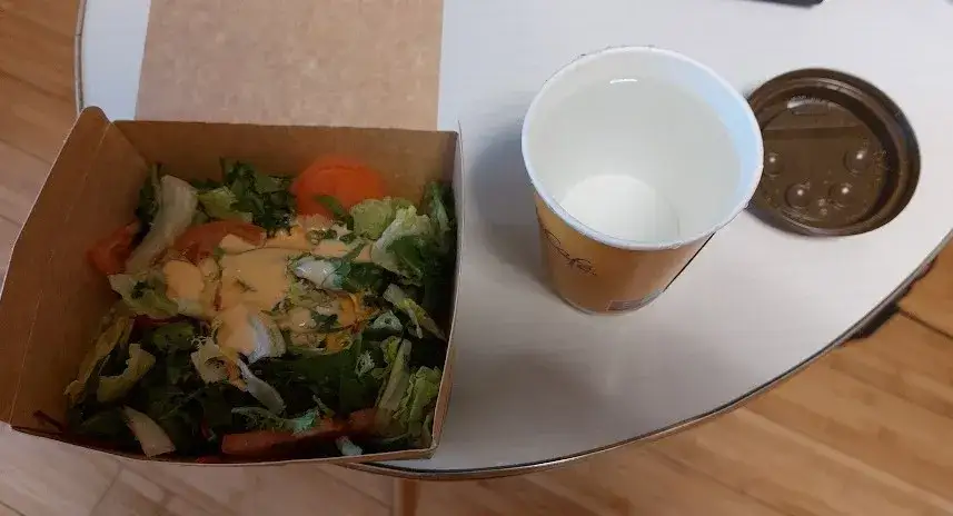 Zdjęcie Ile kosztuje sałatka premium w McDonald's? Zaskakujące ceny i smaki