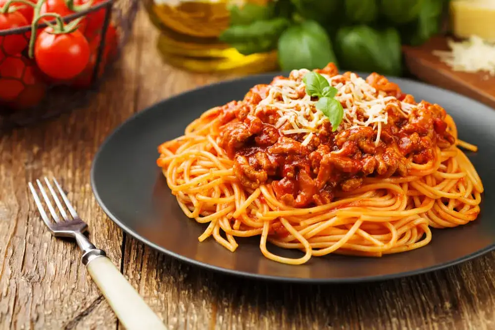 Zdjęcie Jak Włosi jedzą spaghetti – poznaj tradycyjne techniki i zwyczaje