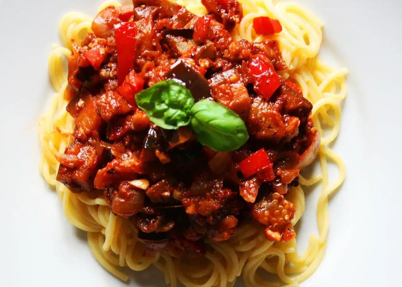 Zdjęcie Pyszne spaghetti z bakłażana: proste przepisy, które zachwycą smakami
