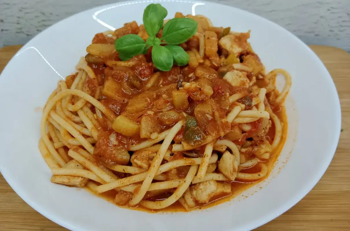 Zdjęcie Pyszne spaghetti z piersi kurczaka – łatwy przepis na obiad
