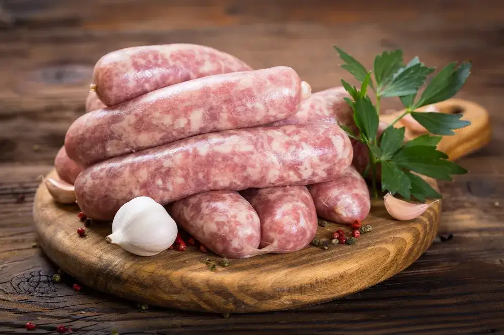 Zdjęcie Kiełbasa ile kalorii – sprawdź, ile kalorii ma Twoja ulubiona kiełbasa